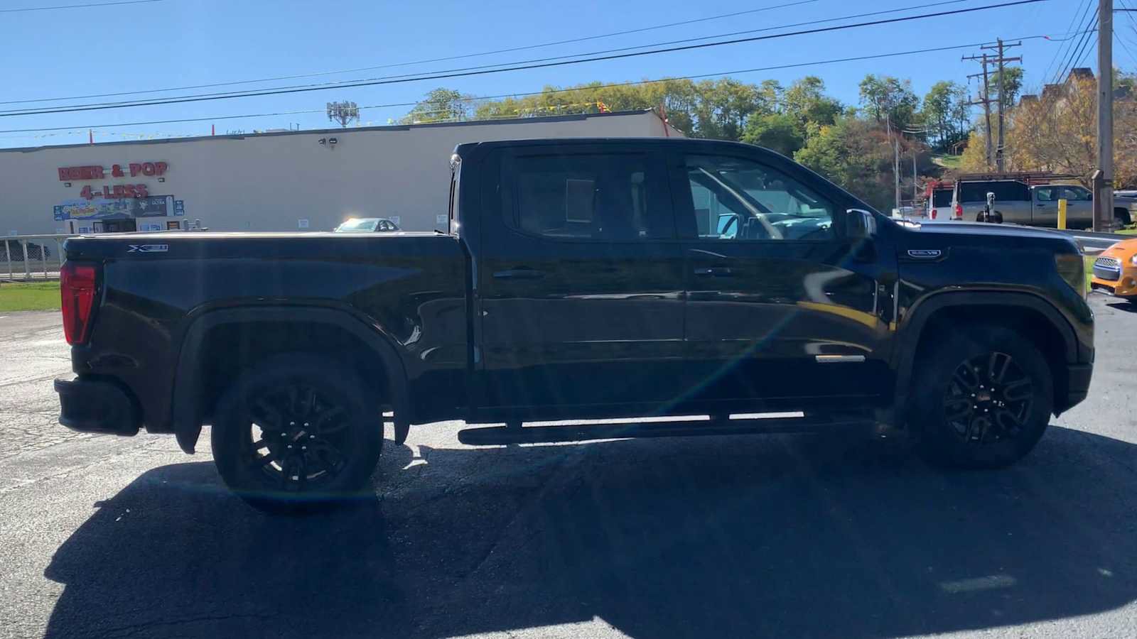 Used 2023 GMC Sierra 1500 Elevation w/ Elevation Premium Package AWD/4WD image 9