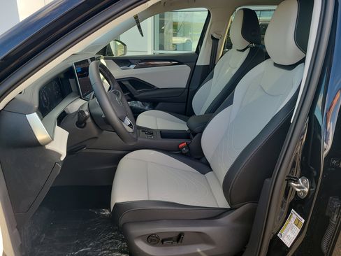 New 2025 Volkswagen Tiguan SE AWD/4WD image 19