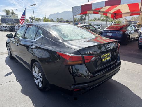 Used 2024 Nissan Altima 2.5 S FWD image 6