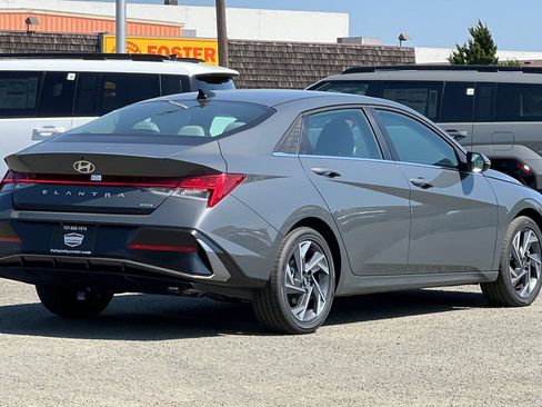 New 2025 Hyundai Elantra Limited image 5
