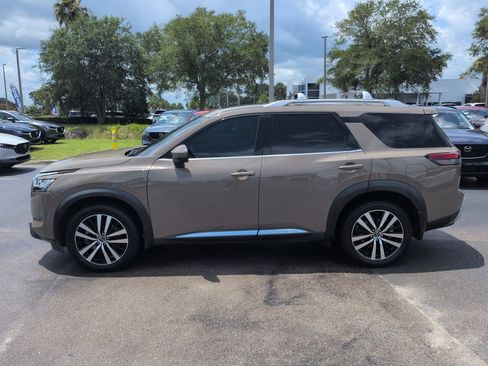 Used 2023 Nissan Pathfinder Platinum AWD/4WD image 7