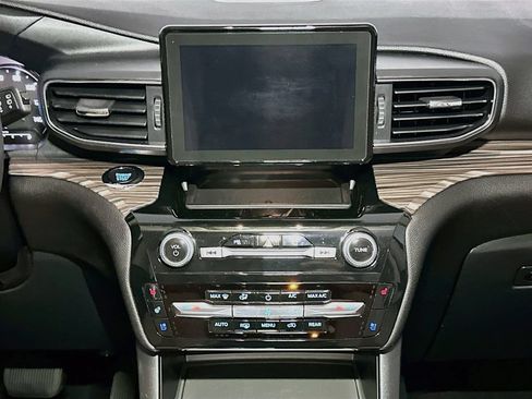 Certified 2023 Ford Explorer Limited AWD/4WD image 11