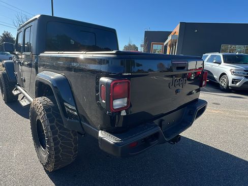 Used 2023 Jeep Gladiator Sport image 10