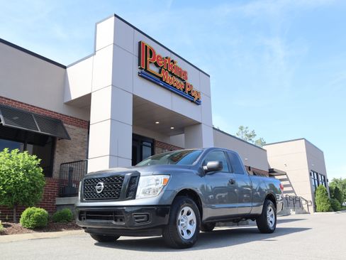 Used 2017 Nissan Titan S RWD image 29