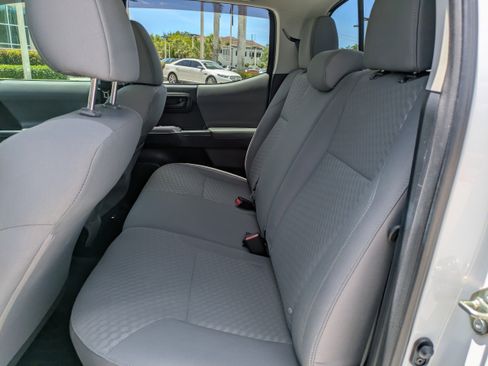 Used 2020 Toyota Tacoma SR5 RWD image 12