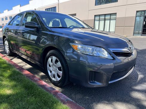 Used 2010 Toyota Camry Hybrid FWD image 2