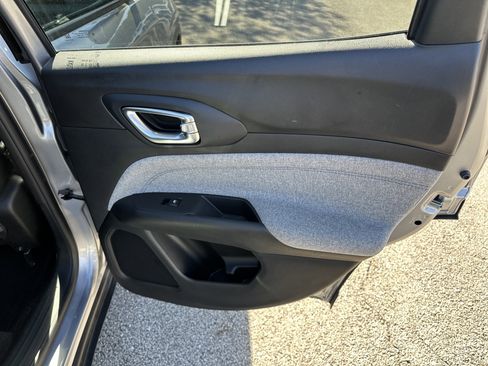 Used 2024 Jeep Compass Latitude image 16