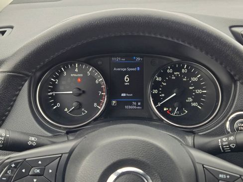 Used 2019 Nissan Rogue SV image 32