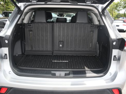 Used 2023 Toyota Highlander XLE FWD image 18
