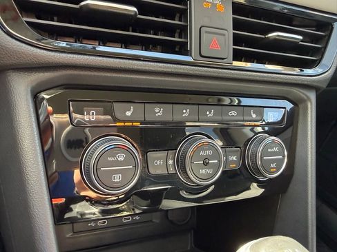 Used 2024 Volkswagen Taos SE image 12