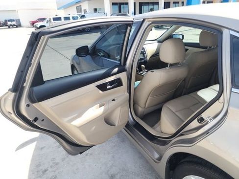 Used 2013 Nissan Altima 3.5 SL w/ Technology Pkg image 19