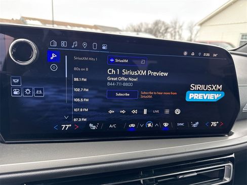 Used 2025 Chevrolet Traverse LT image 16