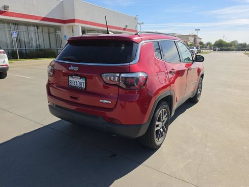 Used 2019 Jeep Compass Latitude FWD image 4