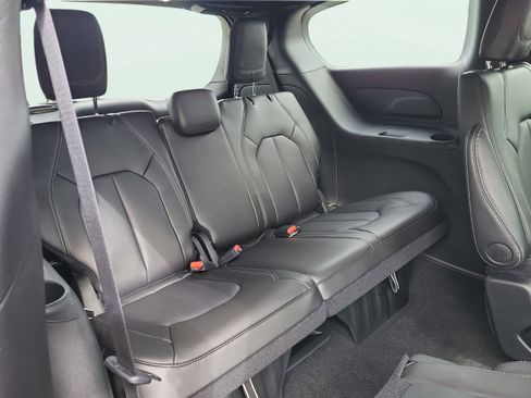New 2026 Chrysler Pacifica Select FWD image 16