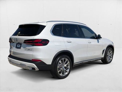 Used 2026 BMW X5 xDrive40i w/ Climate Comfort Package image 2