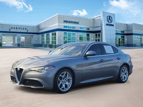 Used 2021 Alfa Romeo Giulia Ti image 3