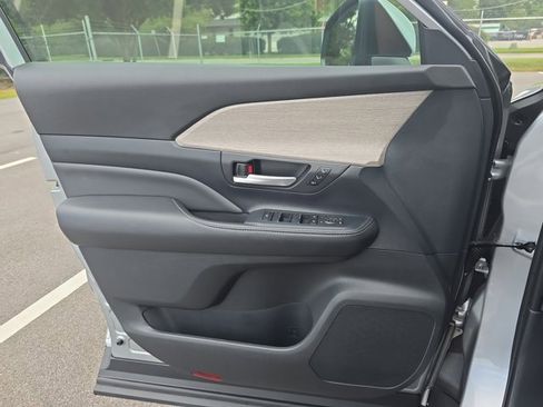 Used 2024 Toyota Grand Highlander Platinum image 28