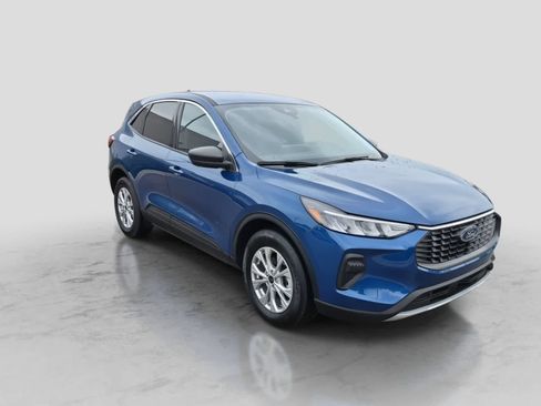 Used 2023 Ford Escape Active w/ Tech Pack #1 AWD/4WD image 2
