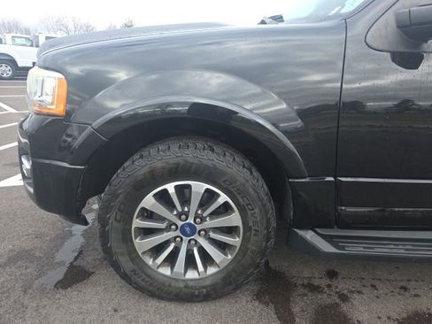 Used 2017 Ford Expedition XLT image 19