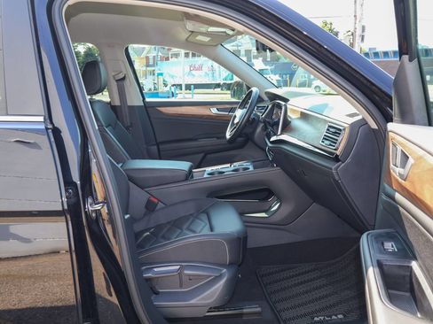 Used 2026 Volkswagen Atlas SE FWD image 28