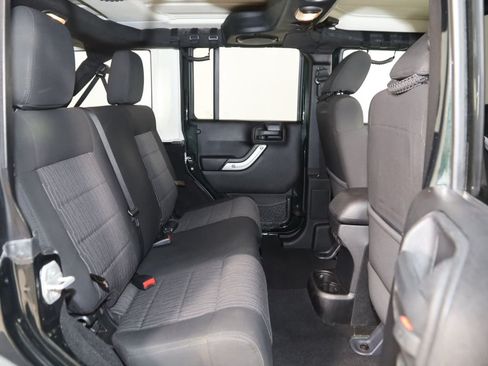 Used 2012 Jeep Wrangler Unlimited Rubicon AWD/4WD image 11