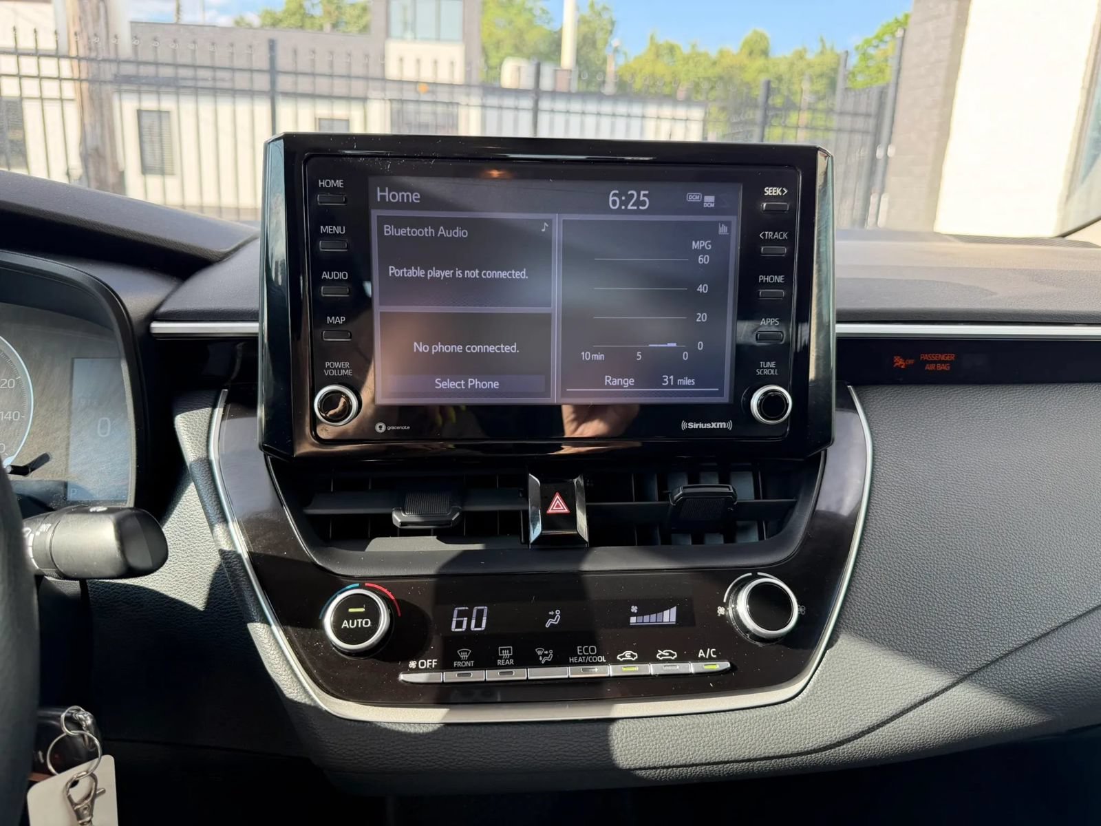 Used 2022 Toyota Corolla LE FWD image 30