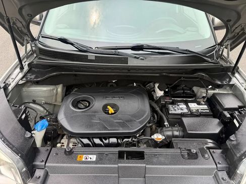 Used 2017 Ford Explorer XLT w/ Equipment Group 202A AWD/4WD image 35