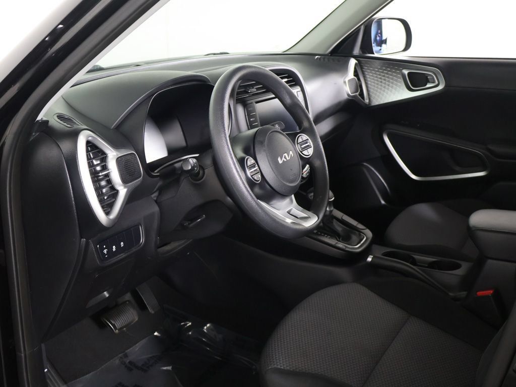 Used 2023 Kia Soul LX w/ LX Technology Package FWD image 20