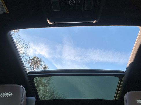 Used 2021 Chevrolet Suburban High Country image 18