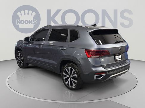 Used 2024 Volkswagen Taos SE FWD image 4