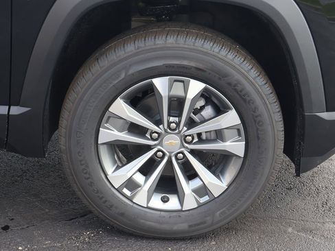 New 2026 Chevrolet Equinox LT w/ Convenience Package II FWD image 11