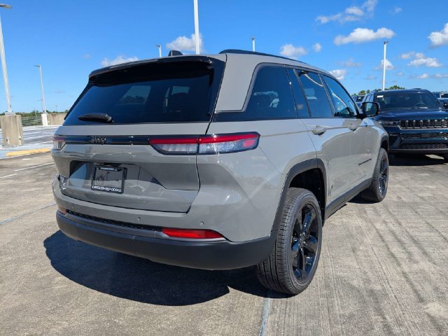 New 2027 Jeep Grand Cherokee Limited w/ Limited Altitude Package RWD image 4