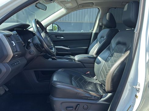 Used 2023 Nissan Pathfinder Platinum AWD/4WD image 9