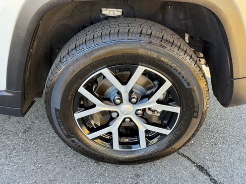 Certified 2024 Jeep Grand Cherokee Limited w/ Luxury Tech Group II image 13