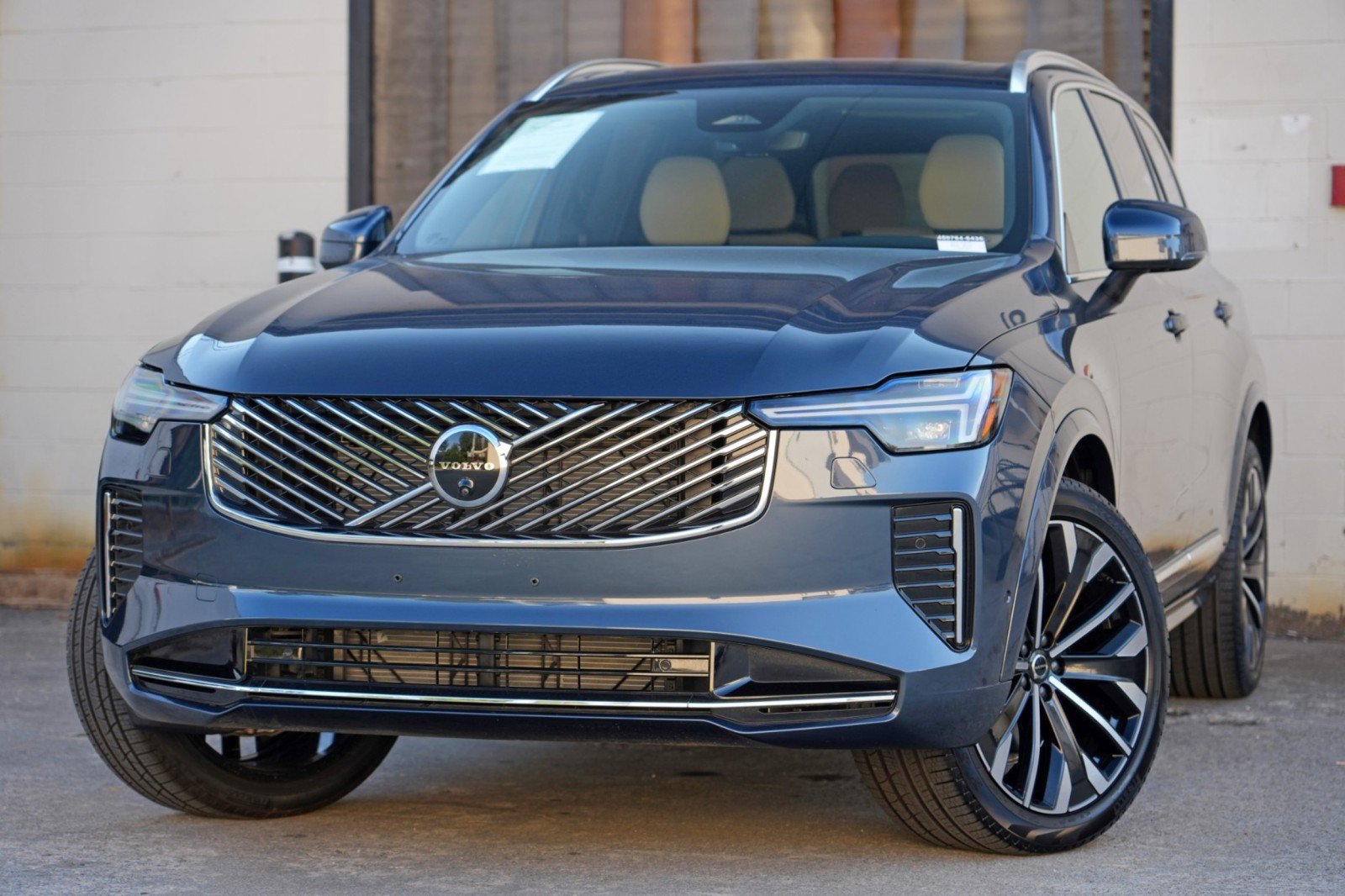 Used 2026 Volvo XC90 B6 Plus w/ Protection Package Premier AWD/4WD image 3