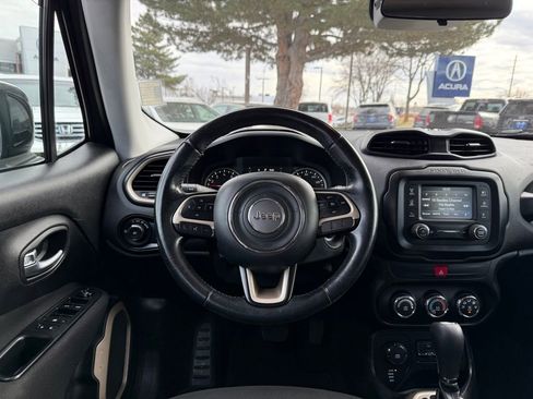 Used 2016 Jeep Renegade Latitude image 2