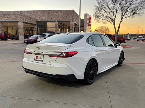 Certified 2025 Toyota Camry SE image 6