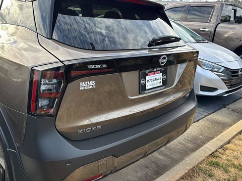 Used 2026 Nissan Kicks SR w/ SR Premium Package image 9