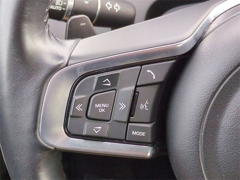 Used 2020 Jaguar E-PACE SE image 26