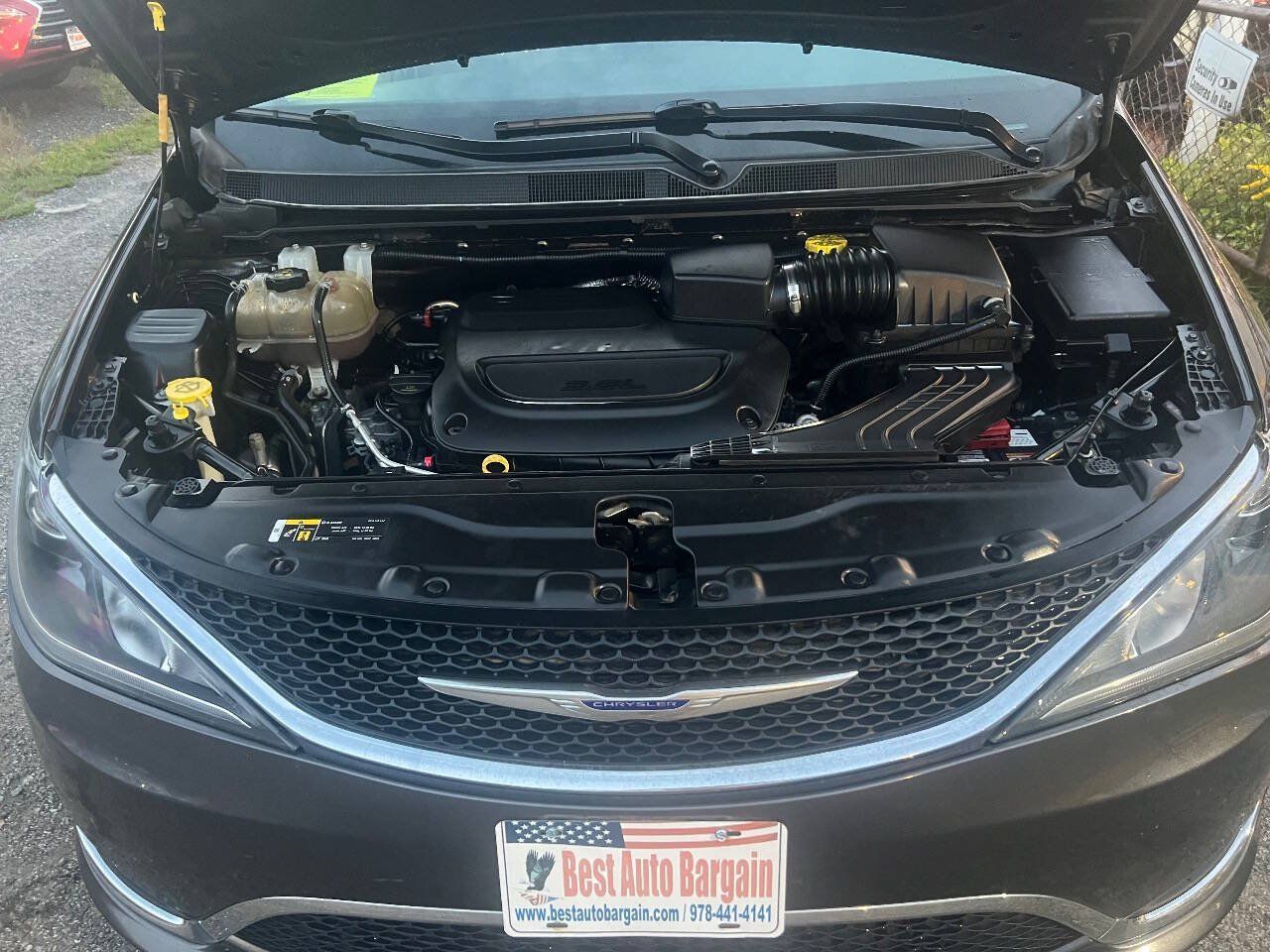 Used 2020 Chrysler Pacifica Touring-L FWD image 40