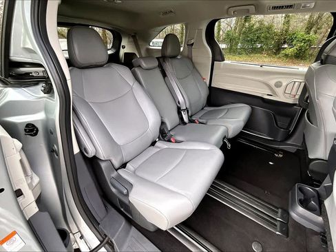 Certified 2024 Toyota Sienna XLE image 20