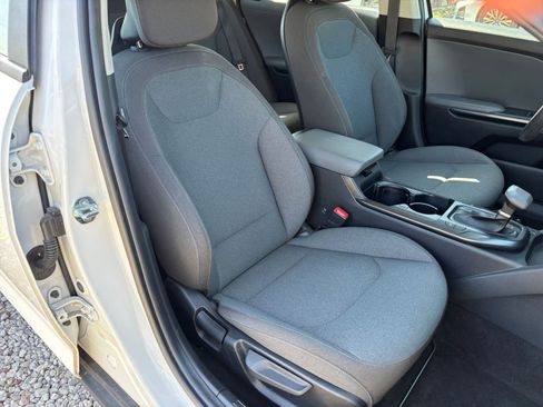 Used 2025 Kia K4 LXS image 38