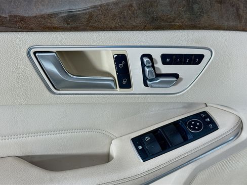 Used 2016 Mercedes-Benz E 350 Sedan w/ Premium Package image 23