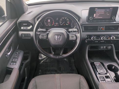 Used 2025 Honda Pilot Sport image 33