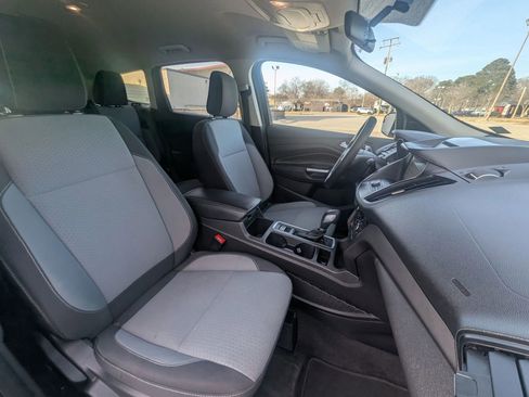 Used 2018 Ford Escape SE w/ SE Sync 3 Package image 9