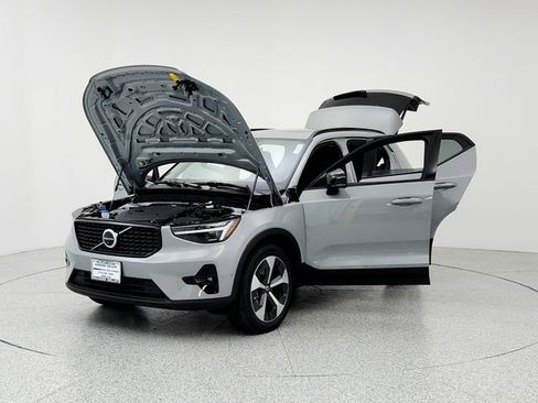 New 2026 Volvo XC40 B5 Plus w/ Protection Package Premier image 9