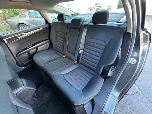 Used 2017 Ford Fusion SE FWD image 13