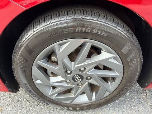 Used 2024 Hyundai Elantra SEL FWD image 11