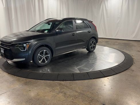 Certified 2025 Kia Niro EX image 6
