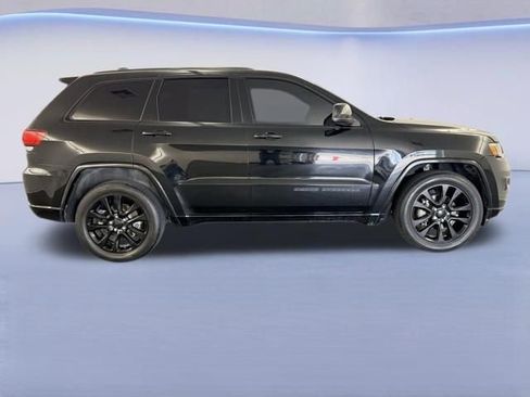Used 2020 Jeep Grand Cherokee Altitude RWD image 10